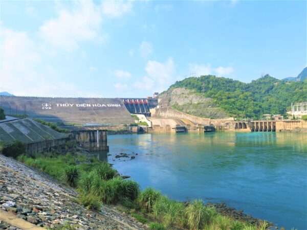 Artelia_Vietnam_Enviroment-Hoa-Binh-Hydropower-Extension-480MW-scaled.jpg